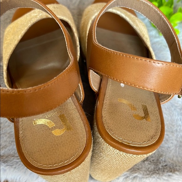 Elegant Tan and Cream Wedge Sandals - Picture 3 of 8